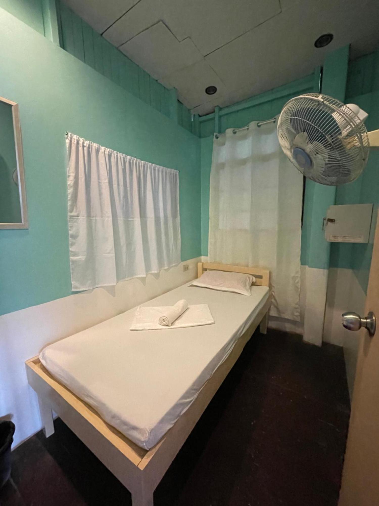 Austrias Guest House El Nido Bagian luar foto